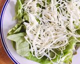 Hình bước làm 3 của món Salad Gà Nấm Healthy