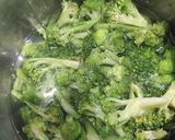 Foto langkah ke 1 dari resep Tumis Jamur Brokoli Pedas.