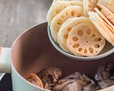 【老菜脯蓮藕雞湯】立秋節氣燉湯，養顏溫補促消化的食譜步驟2照片