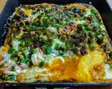 Foto del paso 2 de la receta: HUEVOS CUADRADOS, Rellenos de Pimentón🌶️Verde y Tocineta🥓...!