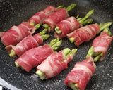 A picture of step 3 of Beef Roll Asparagus.