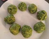Foto del passaggio 2 della ricetta Canederli spinaci e salmone