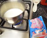 A picture of step 3 of My Christmas cream cake.