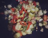 Foto langkah ke 4 dari resep Oseng Ikan Asin Asam Belimbing Wuluh.