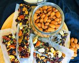 A picture of step 3 of Oats and dates nutty granola bars.