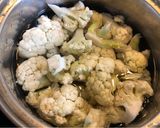 Hình bước làm 1 của món Bông Cải Nghiền Bơ Tỏi (Garlic Butter Mashed Cauliflower)