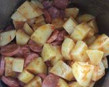 Foto do passo 4 de Batata com calabresa na pressão