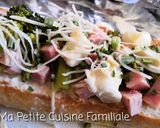 Une image de l'étape 2 de Baguette bâteau brocoli, camembert, saucisse.