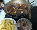 Hình bước làm 3 của món Cá ngừ kho thơm