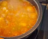 Foto del paso 4 de la receta: Sopa de coliflor y espárragos con albóndigas de pollo