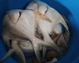 Foto langkah ke 1 dari resep Ikan masak asam mangga.