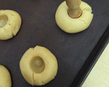 Foto del paso 2 de la receta: Pepas fáciles, económicas, rendidoras, preparadas con el dulce que tengas 👀Ojitos de mermelada 👀