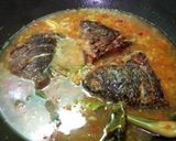 Foto langkah ke 4 dari resep Mujair Bumbu Kuning Nyat Nyat.