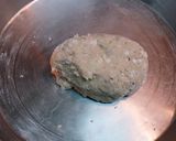 A picture of step 4 of Sabudana Thalipeeth.