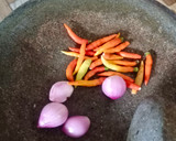 Foto langkah ke 2 dari resep Terong Bakar Sambal Pecak.
