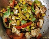 A picture of step 4 of Nasi goreng(vegetarian).