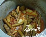 A picture of step 3 of Hyderabadi Aaloo Gosht Sojni Ki Phalli.
