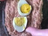 М’ясний рулет з яйцем