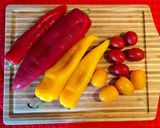 Foto del passaggio 1 della ricetta Crema di peperoni e pomodorini