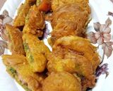 हरी चटनी स्टाफिंग टोमेटो भजिया (Hare chutney stuffing tomato bhajiya recipe in Hindi) रेसिपी चरण 4 फोटो