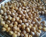 A picture of step 2 of Dry masala Channa.