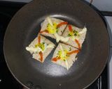 Foto langkah ke 6 dari resep Mini Egg in Bread Hole Toast (Telur Puyuh di dalam Roti Berlubang).