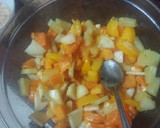 Foto del paso 1 de la receta: Macedonia de frutas sobre bizcocho y salsa de yogur en 5 minutos