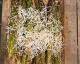 Foto langkah ke 6 dari resep Zucchini stuffed boat & Parmesan Asparagus.