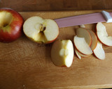 Foto del paso 1 de la receta: Manzanas caramelizadas con queso de untar y té Matcha