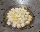Foto langkah ke 1 dari resep Tumis Tauco Tahu Tongkol.