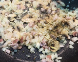 Foto del paso 2 de la receta: Risotto al limón 🍋 con champiñones y bacon 🍴