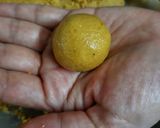 A picture of step 5 of Besan ke Ladoo.