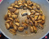 Foto del paso 2 de la receta: Champiñones salteados con miel