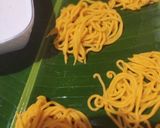 नारळाच्या दुधातल्या शेवया (आंबा फ्लेवर्ड) (dudhatlya seviya recipe in marathi) रेसिपी स्टेप 11 फोटो