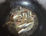 Foto langkah ke 1 dari resep Ikan Asin Layang Asam Manis Pedas.