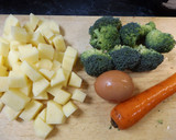 Foto del paso 1 de la receta: Ensalada de patatas con huevo y demás