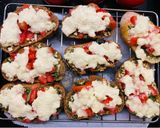 Hình bước làm 7 của món Crostini - bánh mì nướng cà chua phô mai kiểu Ý siêu dễ!