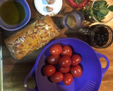 Foto del paso 1 de la receta: Bruschetta de pasta de aceitunas y crostini de tomate