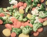 A picture of step 1 of Wide-Noddle Shrimp Stirfry.
