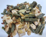 Foto del paso 1 de la receta: Judías verdes, puerros, pollo con láminas de almendras