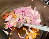 আলু দিয়ে চিকেনের ঝোল (Alu diye chicken jhol recipe in Bengali) রেসিপি ধাপ - 3 ছবি