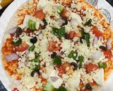 A picture of step 4 of Cheesy pan pizza.