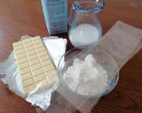 A picture of step 5 of White Chocolate Panna Cotta.