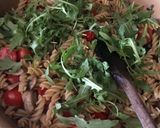 Foto del passaggio 4 della ricetta Fusilli con ciliegine e funghi
