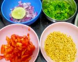 स्प्राउट्स चाट(Sprouts chaat recipe in hindi) रेसिपी चरण 2 फोटो