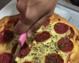 Foto langkah ke 7 dari resep THIN CRUST Pepperoni PIZZA 🍕.