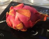 Une image de l'étape 1 de Salade de fruits au jus de prunes (pommes, banane, pitaya rouge et kiwis).