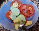 Foto del paso 1 de la receta: Tostas de calabacín, tomate, pavo y queso de cabra