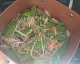 A picture of step 5 of Korean Beef Noodles.