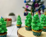 A picture of step 10 of Christmas Tree Cupcakes.